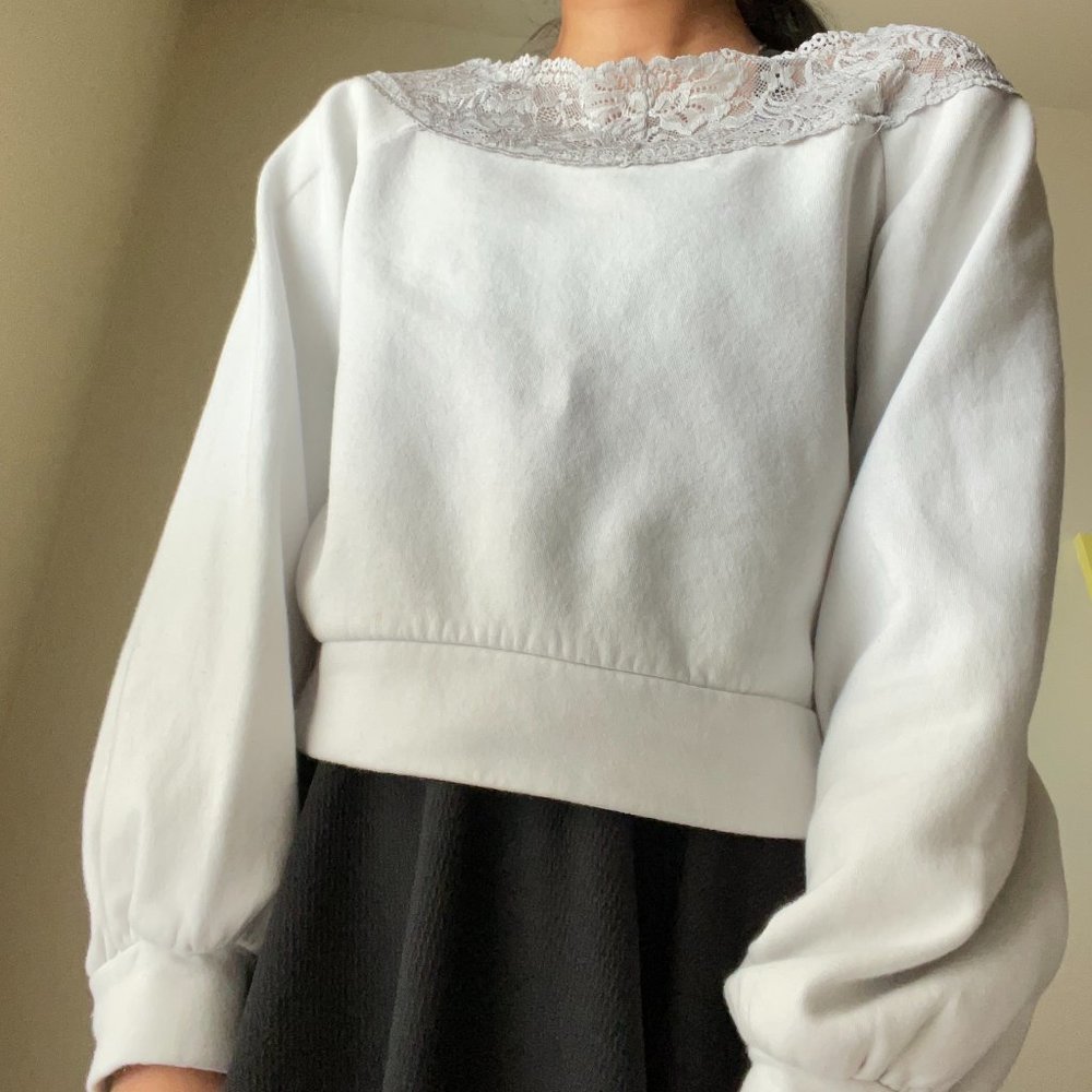 H&M Off Shoulder Lace Top/Sweater White